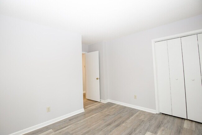 Building Photo - 50 Surry Cir N