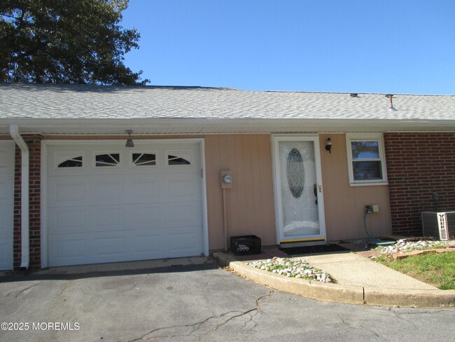Building Photo - 530A Portsmouth Dr