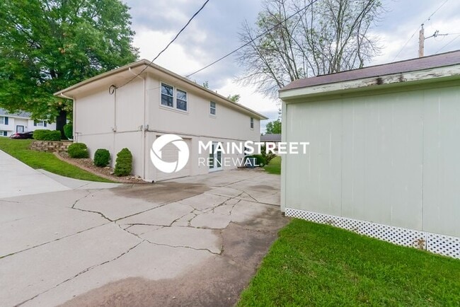 Building Photo - 4 Bedroom Pet-Friendly Home in Leavenworth, KS with Main Street Renewal