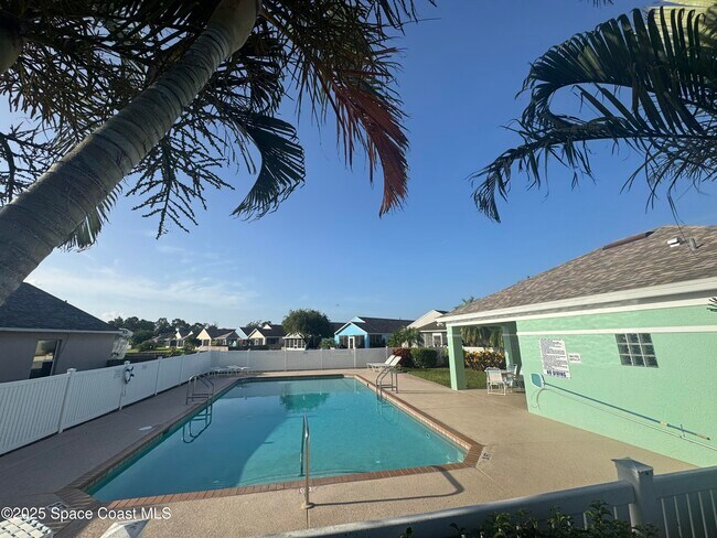Building Photo - 2129 Redwood Cir