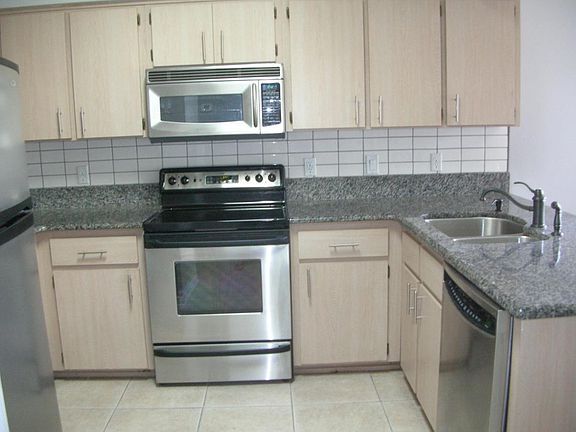 KITCHEN - 10602 Whitestone Ct