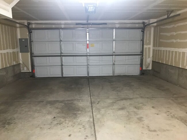 Building Photo - CHARMING 2BD TOWNHOME IN THE VISTAS AT NOR...