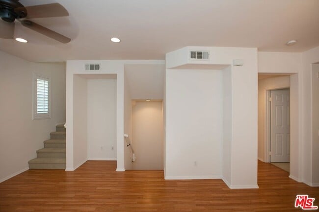Building Photo - 720 S San Fernando Blvd