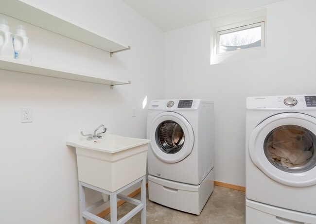 Building Photo - 22 St Mary's Rd