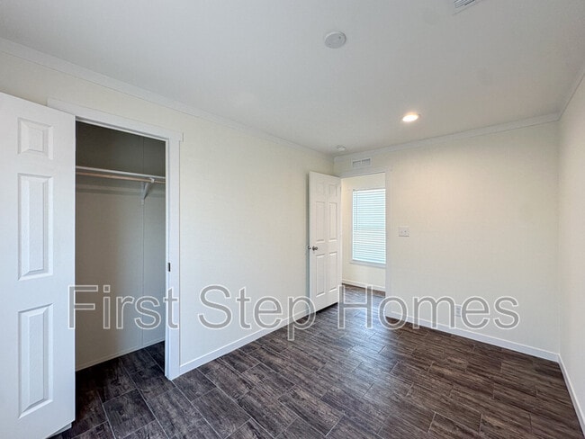 Building Photo - 237 Noriker Dr