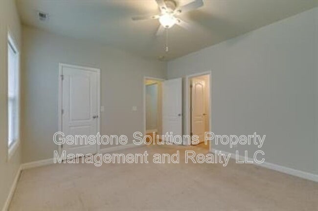 Building Photo - 6017 Chickadee Cir