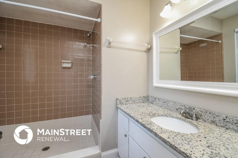 Building Photo - 10927 Horse Track Dr E