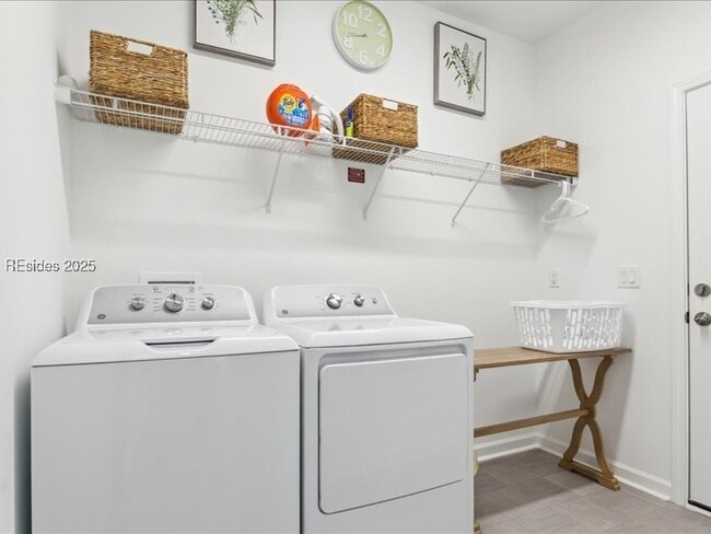 Building Photo - 1388 Good Life Wy