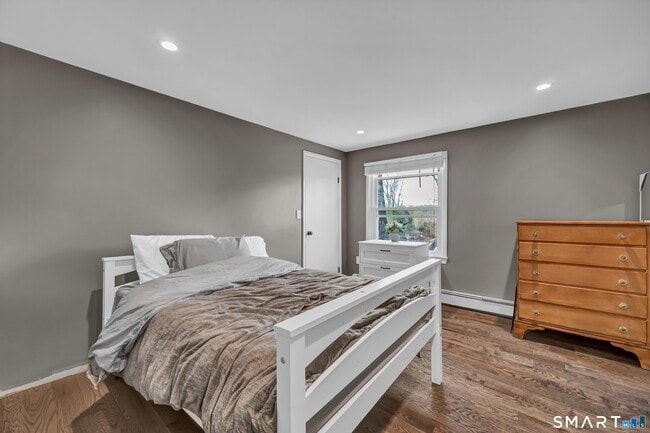 Building Photo - 10 Grove Pl