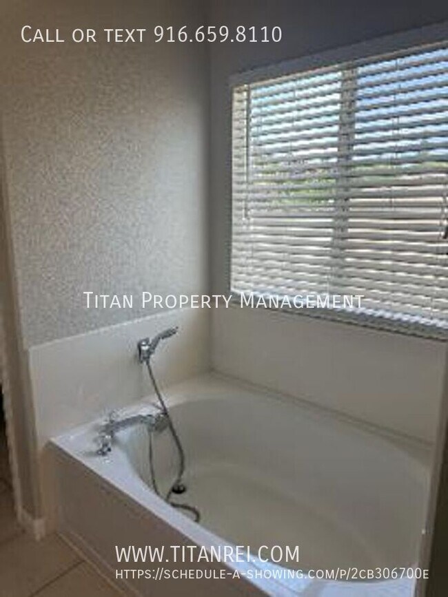 Building Photo - 200 Scepter Ct
