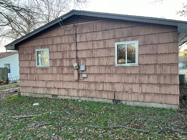 Building Photo - 2024 S Johnstone Pl