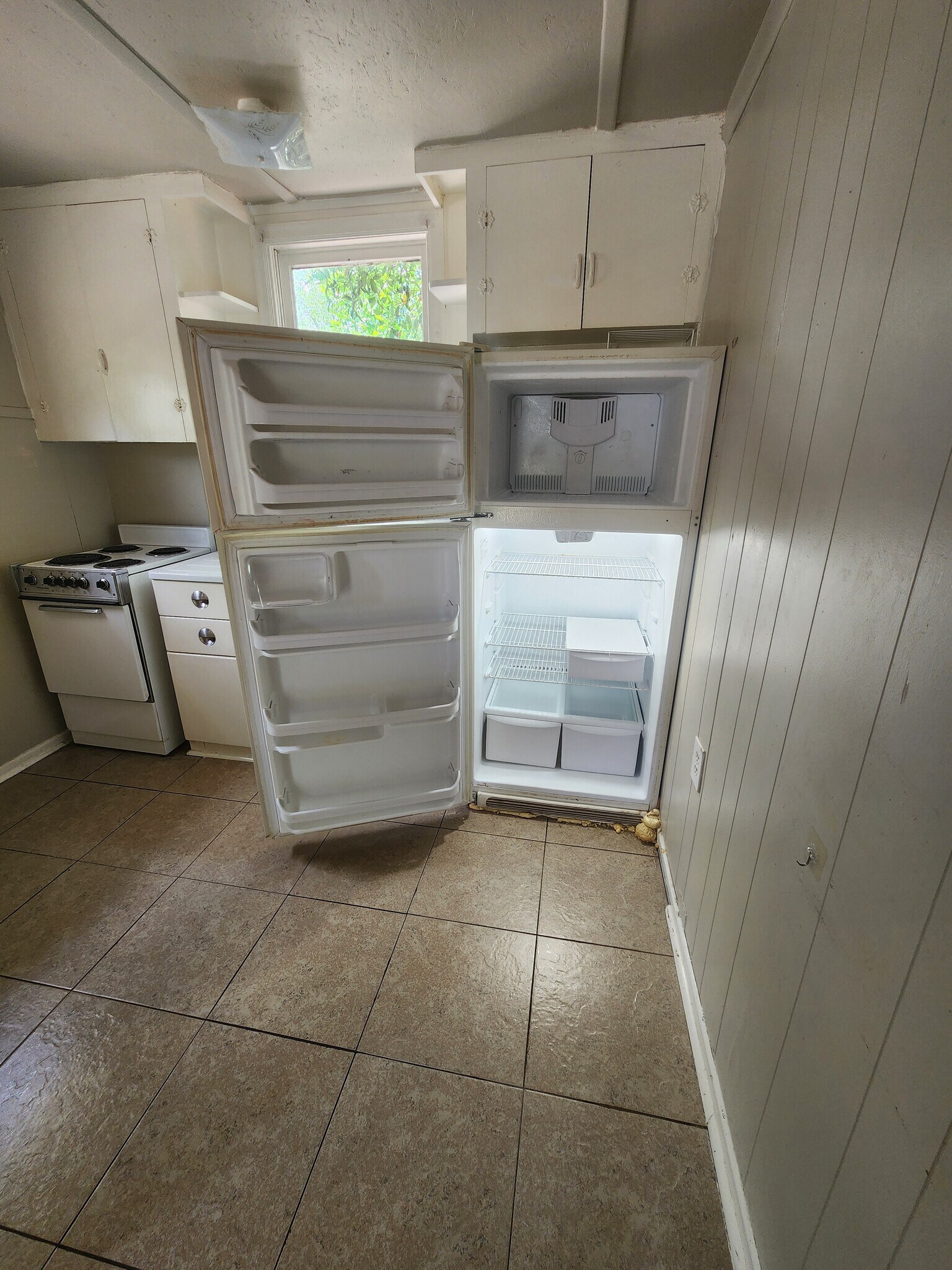 Kitchen - 1471 33rd St NW