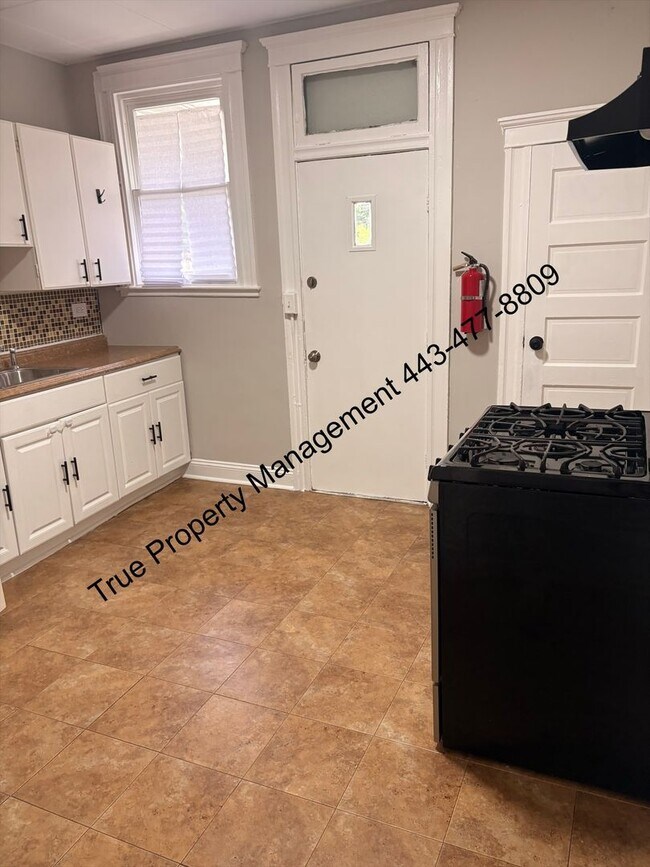Building Photo - Spacious 3BR Home with Washer & Dryer, Backyard & Basement – $1,500/Month
