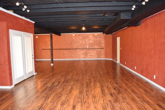 Building Photo - Gorgeous Home Located in Osage Hills Subdivision