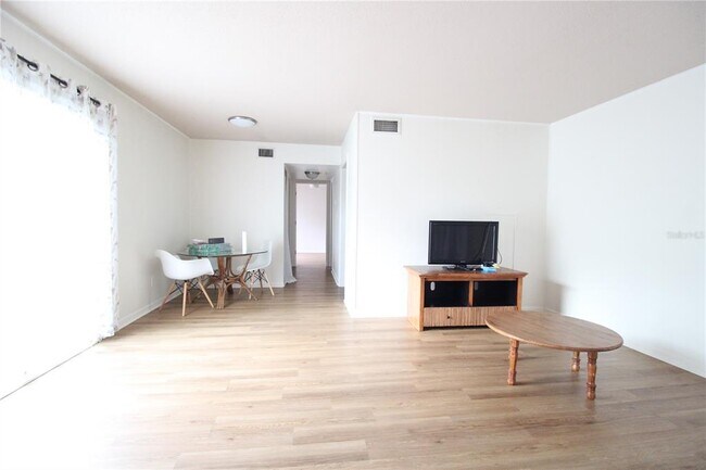 Building Photo - 507 NW 39th Rd