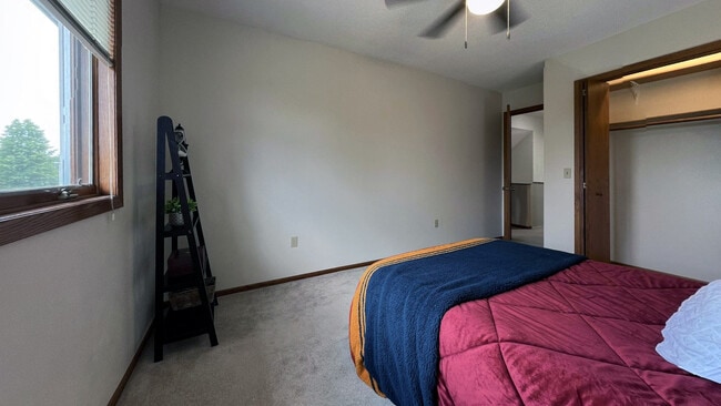 Building Photo - 720 N 16th Ave