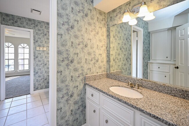 Building Photo - 12011 Autumn Creek Dr