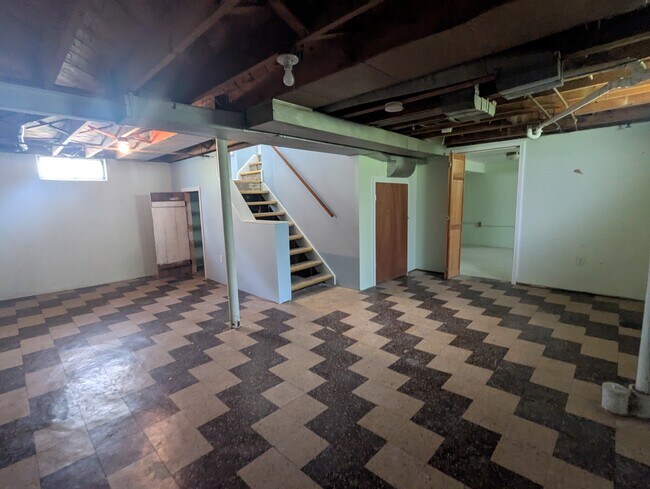 Main Basement - 18407 Lennane