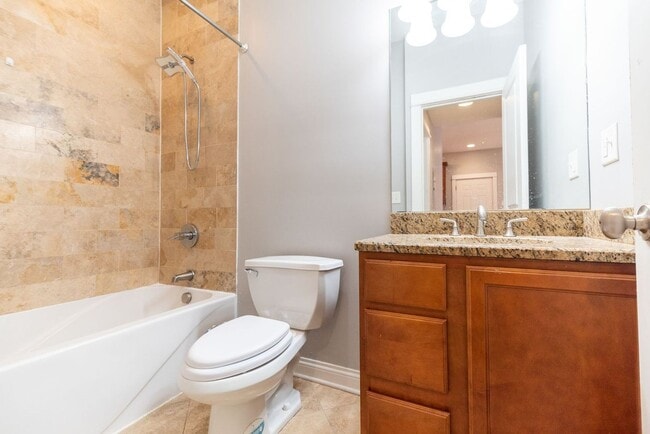 Building Photo - Available 9/1 - Bright 2-bed 1-Bath condo ...