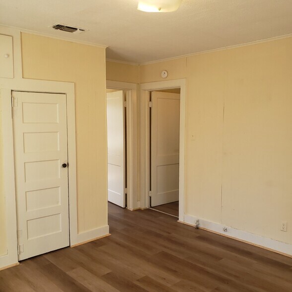 Building Photo - 316 Davis St