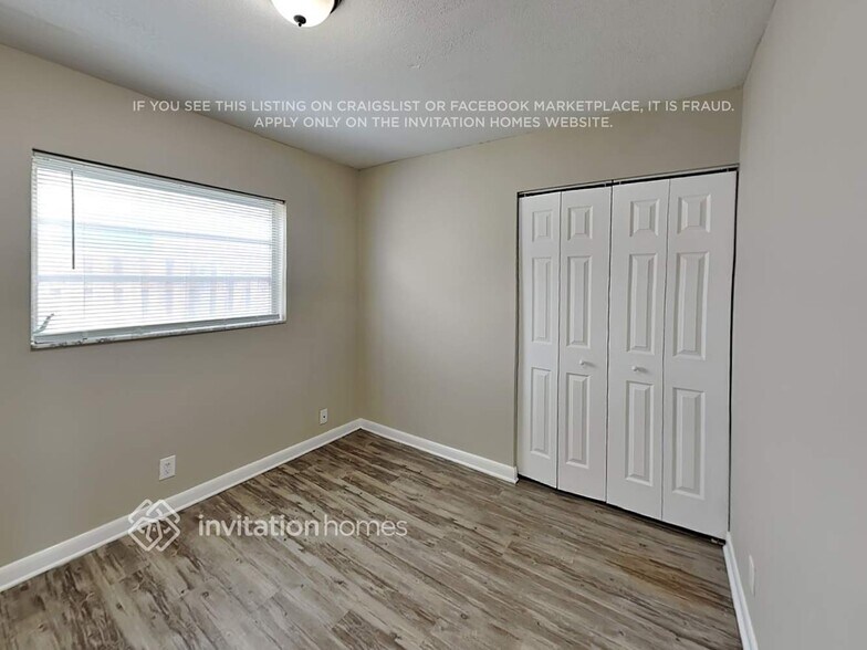 Building Photo - 9350 NW 35th Manor