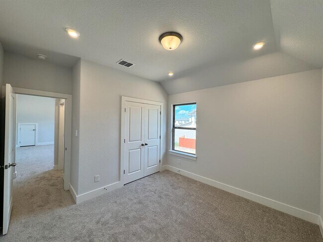 Building Photo - 1649 Cardinal Ln