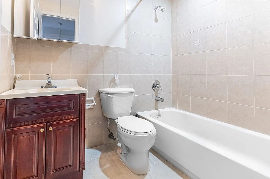 Building Photo - 9526 Schenck St