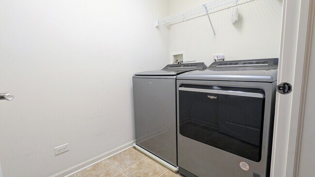 Building Photo - 284 Edmundton Cir
