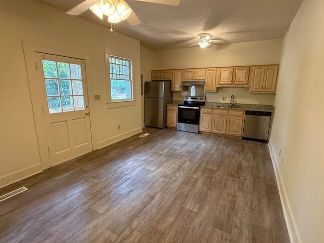 Building Photo - Bloomfield