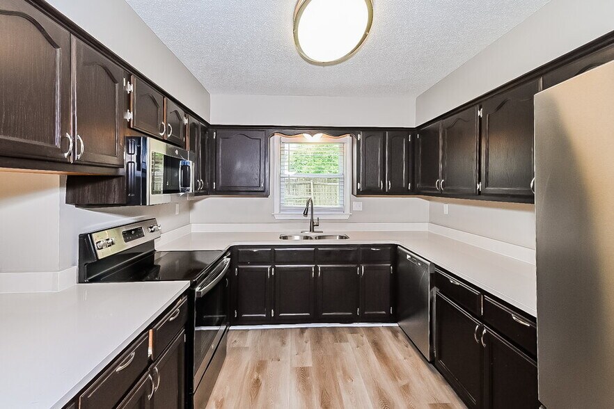 Building Photo - 5493 Kindle Creek Dr
