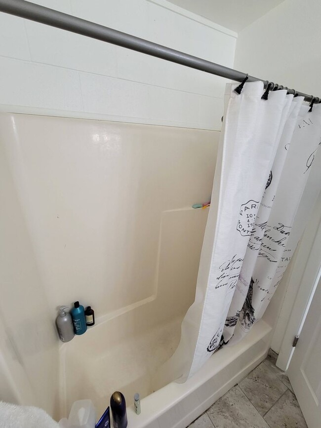 Building Photo - Studio Apartment With Granite Countertops