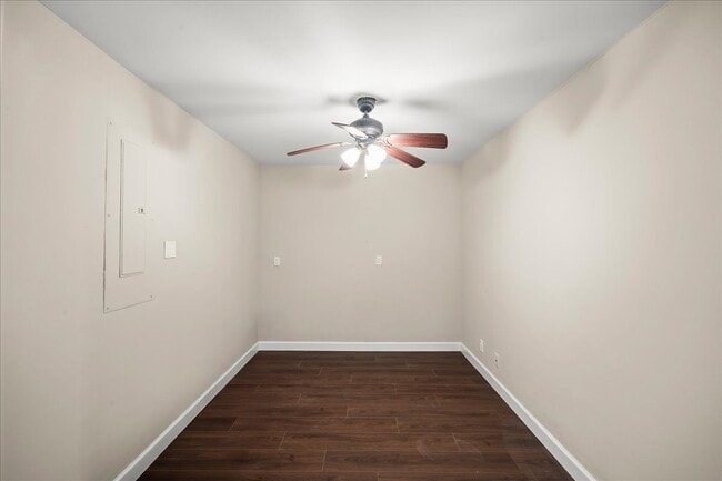 Building Photo - La Mer Condo