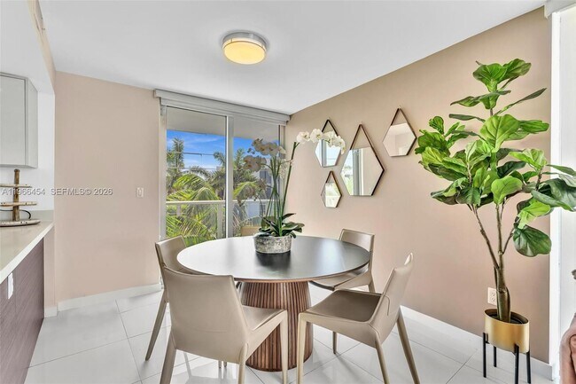 Building Photo - 9901 E Bay Harbor Dr