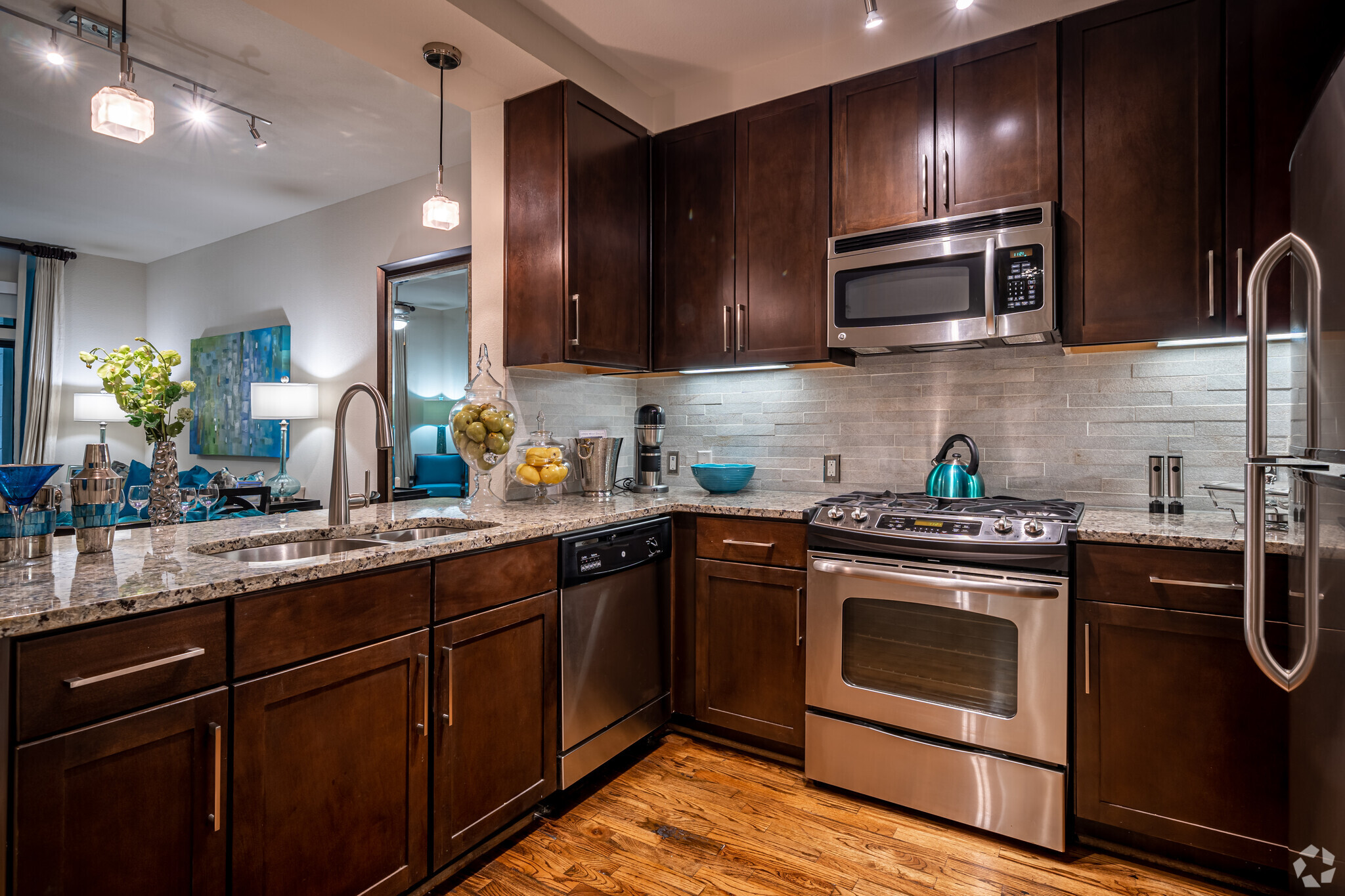 1BR, 1BA - 755SF - 2900 West Dallas