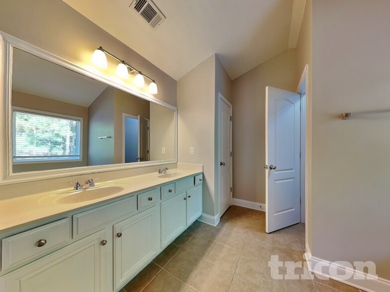 Building Photo - 4556 Bellemeade Dr