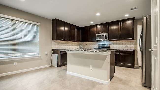 Building Photo - 1606 N City Oaks Ln