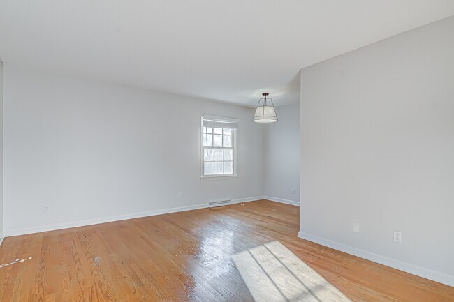 Building Photo - 805 Trenton St