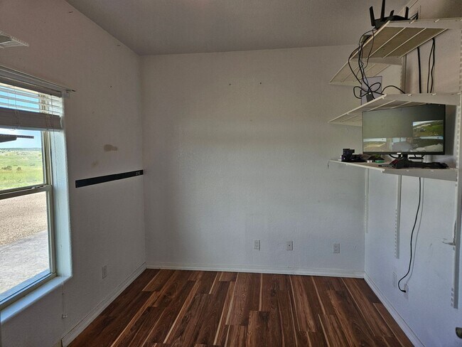 Building Photo - 5 Bed 3 Bath Ranch Home with 5 Acres.