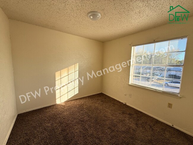 Building Photo - 1021 Pleasant Valley Ln