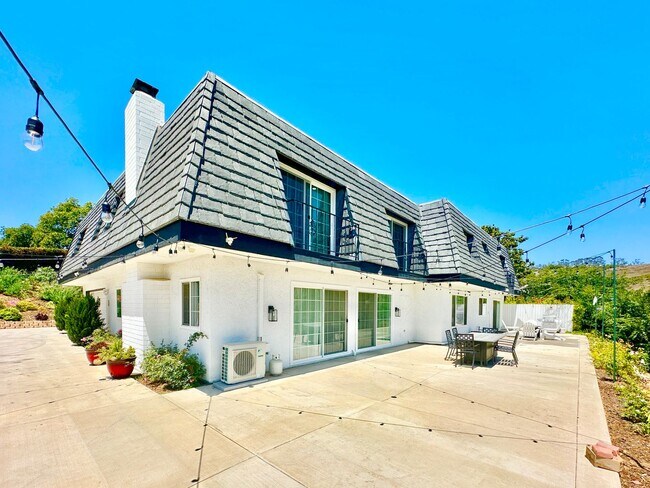 Building Photo - Breathtaking Custom Country Two-Story Home, Fully Remodeled & Beautifully Appointed on Private 20...