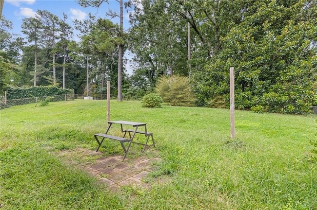 Building Photo - 1435 Thomas Rd