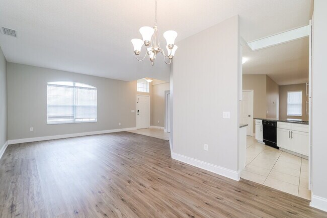 Building Photo - 552 Viceroy Ct