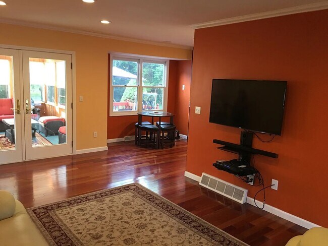 Building Photo - Beautifully Renovated Home in the Shaker School District – Prime Latham Location