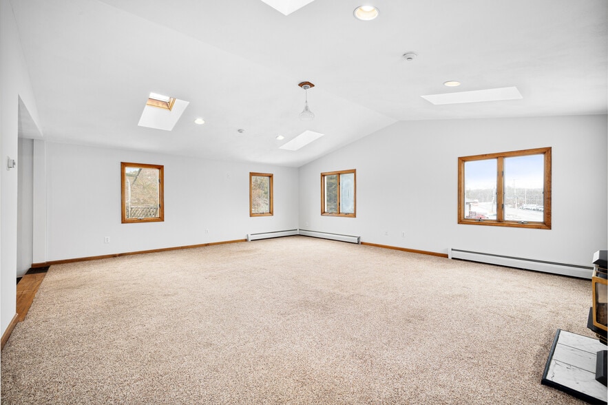 Building Photo - 122 Wood St