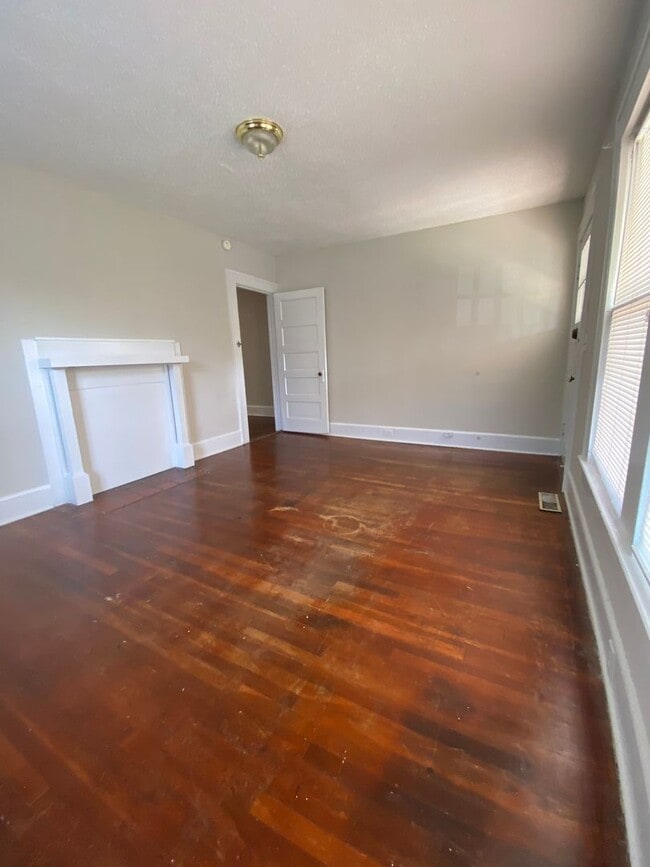 Building Photo - Perfect home with 2 kitchens at NCSU