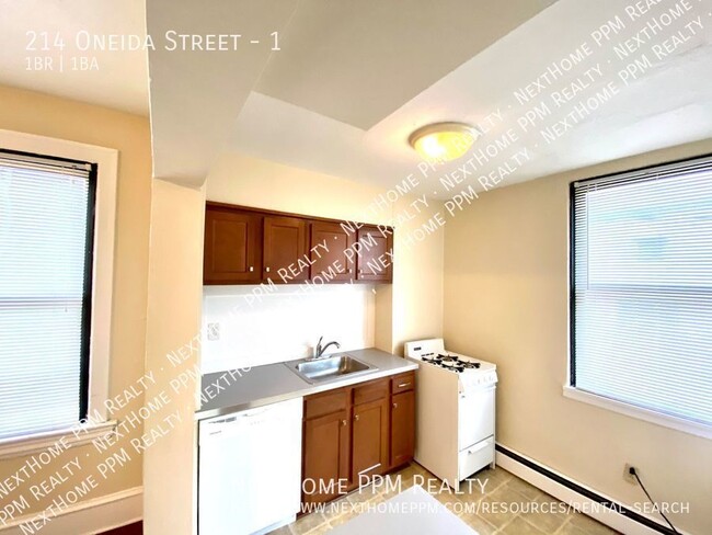 Building Photo - 214 Oneida St