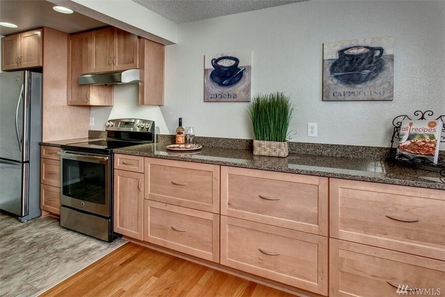 Soft-close granite topped extra cabinets - 14306 126th Avenue Northeast