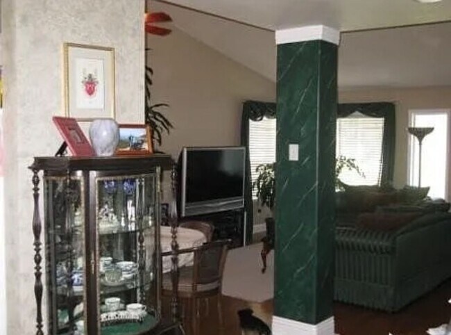 Building Photo - Lovely One Level home in Valencia!
