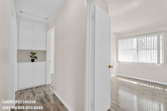 Building Photo - Walnut 3 Bedroom Townhouse