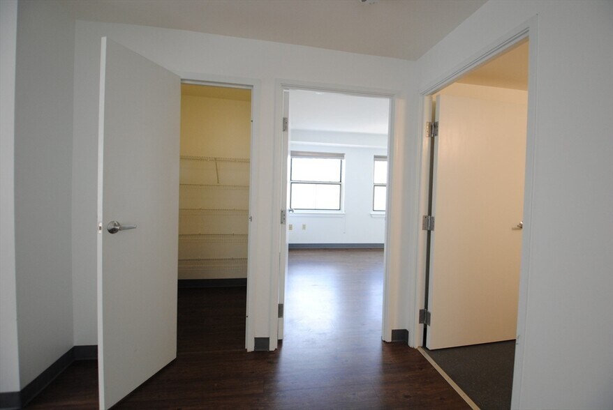 Building Photo - 888 Washington St